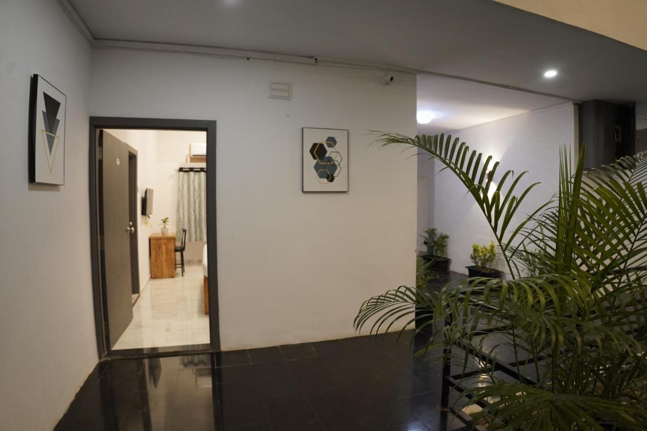 Hotel Royal Accord Surat Exterior photo