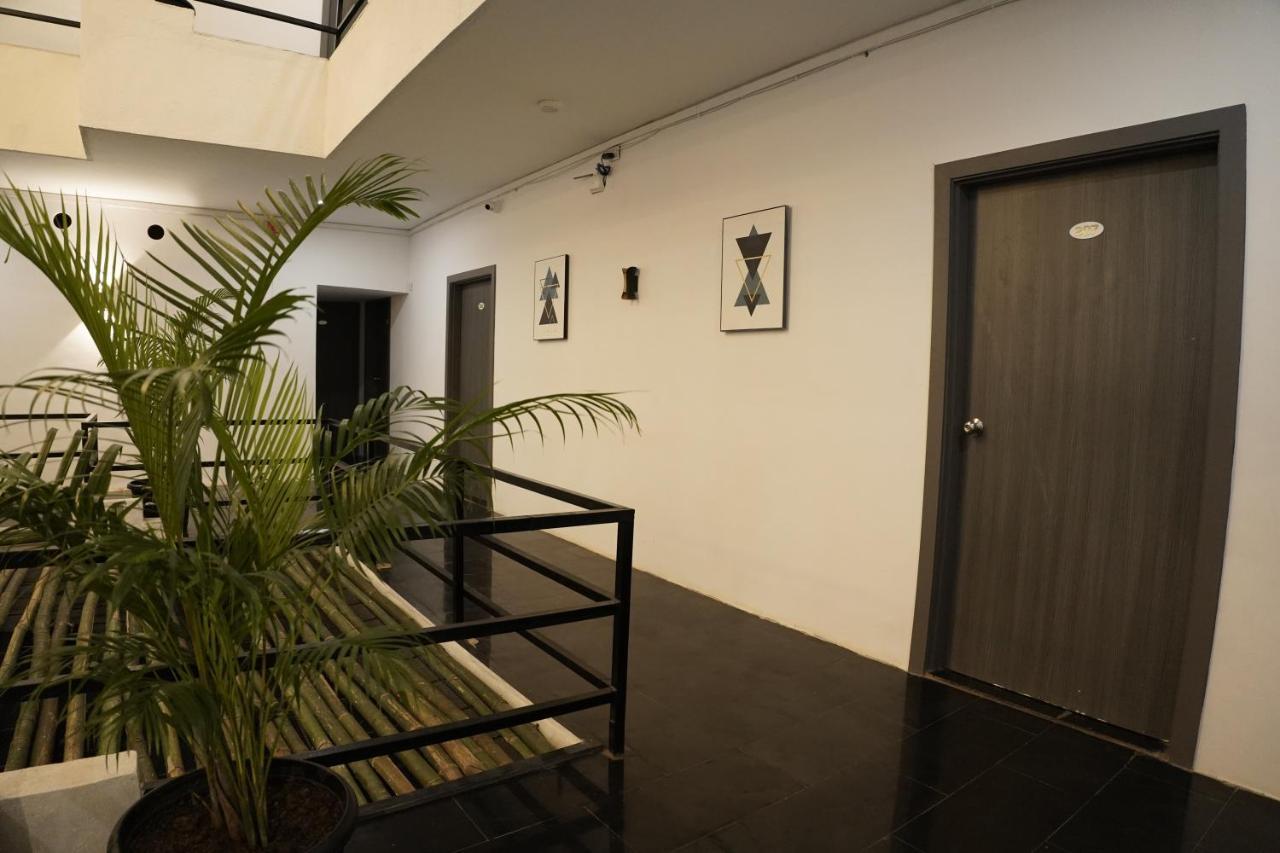 Hotel Royal Accord Surat Exterior photo