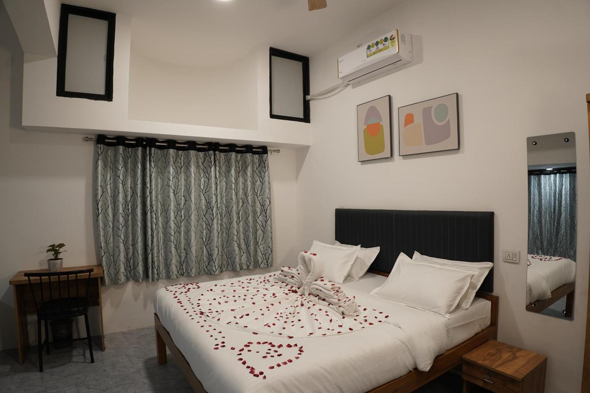 Hotel Royal Accord Surat Exterior photo
